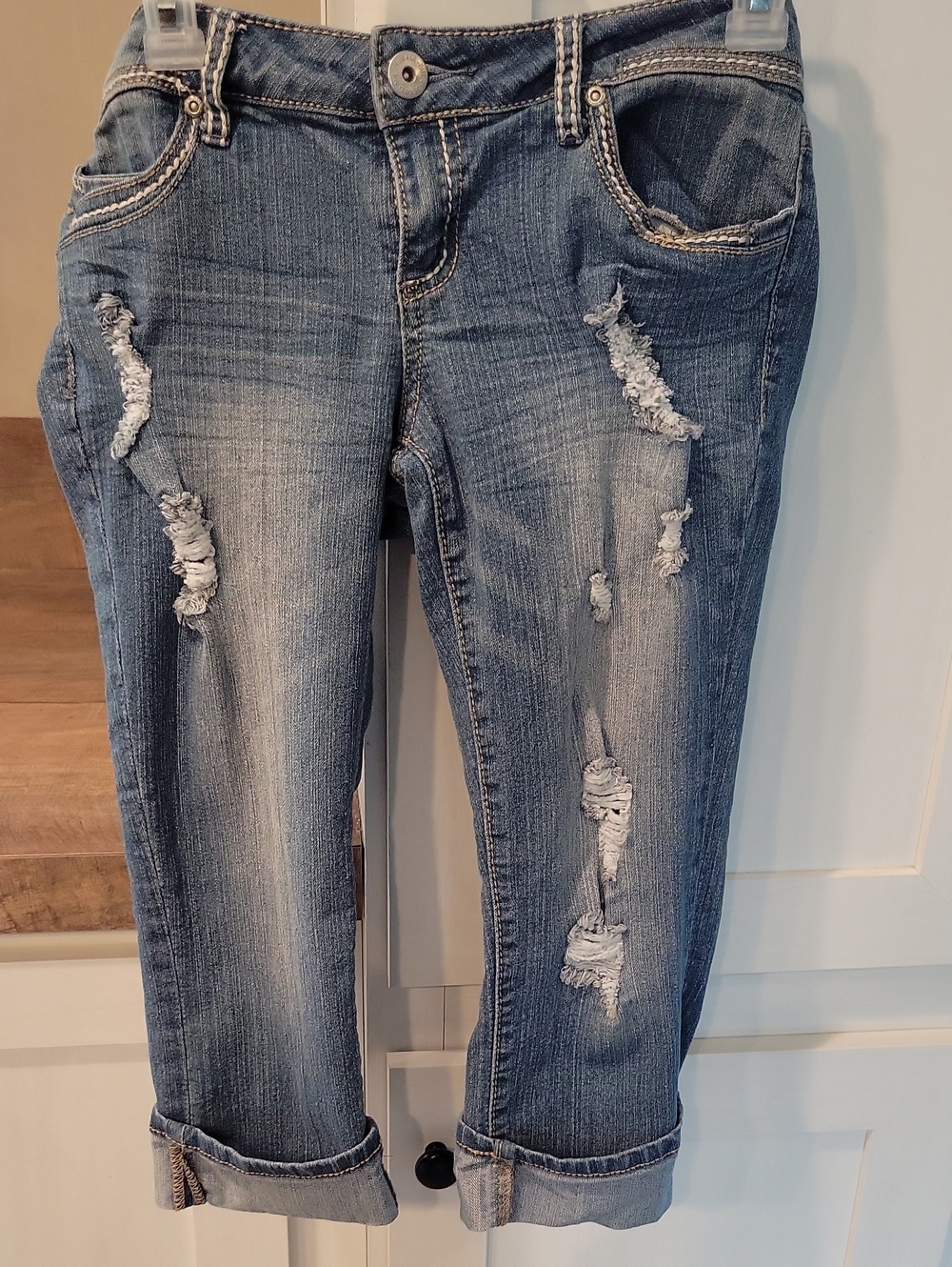 Rue21 Light Blue Distressed Crop Jeans